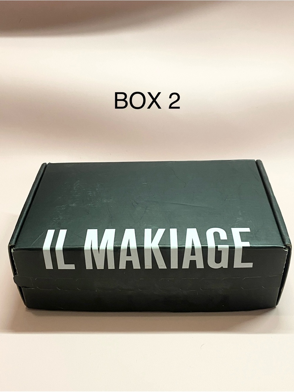 IL MAKIAGE Powder Camo Primer Box in White and Black